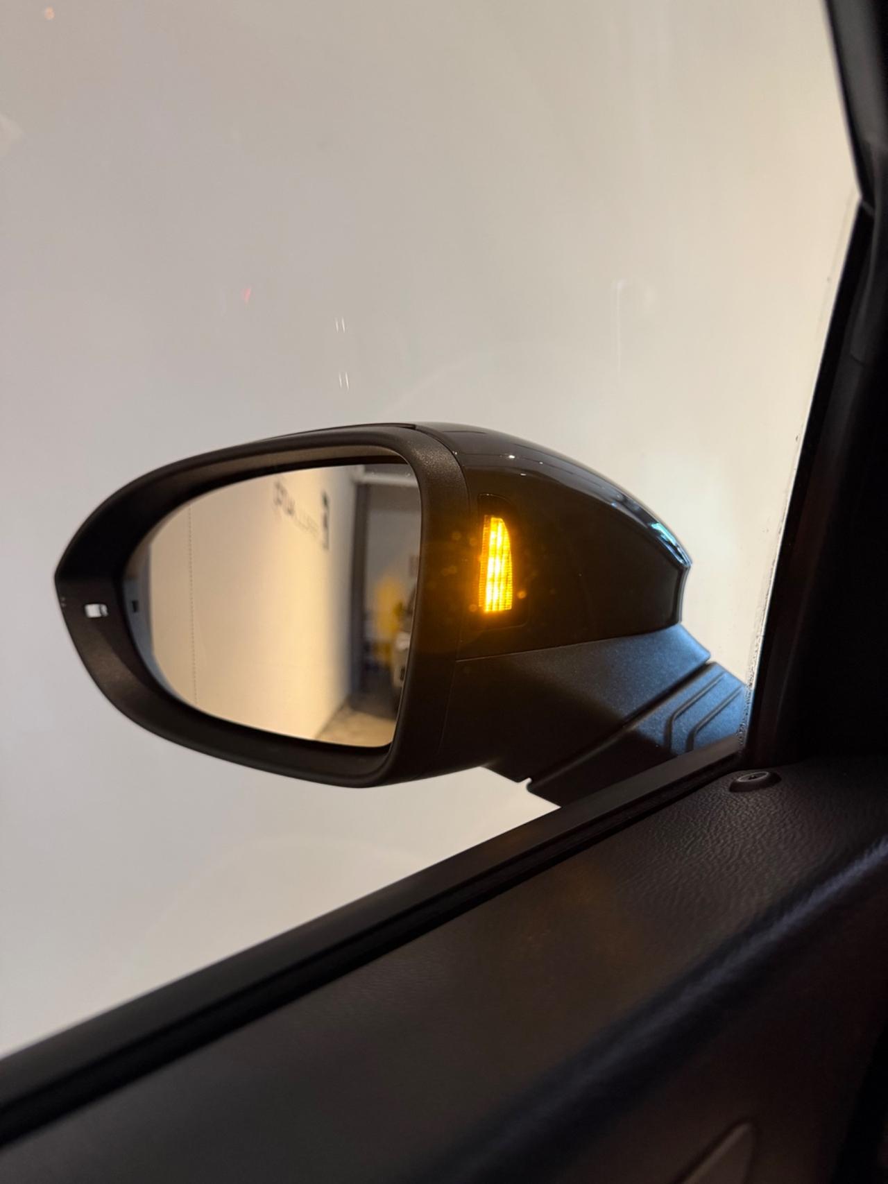 Volkswagen Golf 2.0 Tdi 115CV Life LED/LUCI AMBIE