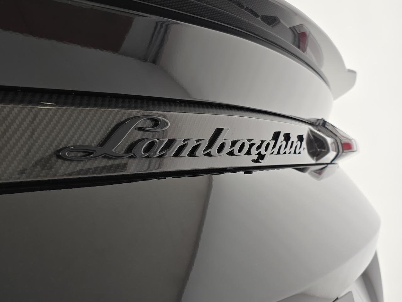 4.0 v8 Performante - Carbon Pack completo