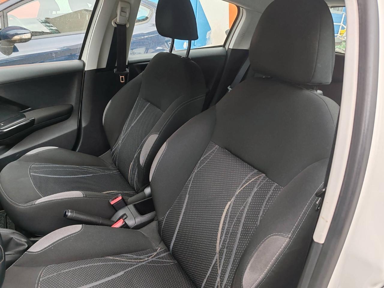 Peugeot 208 1.4 HDi 68 CV 5 porte