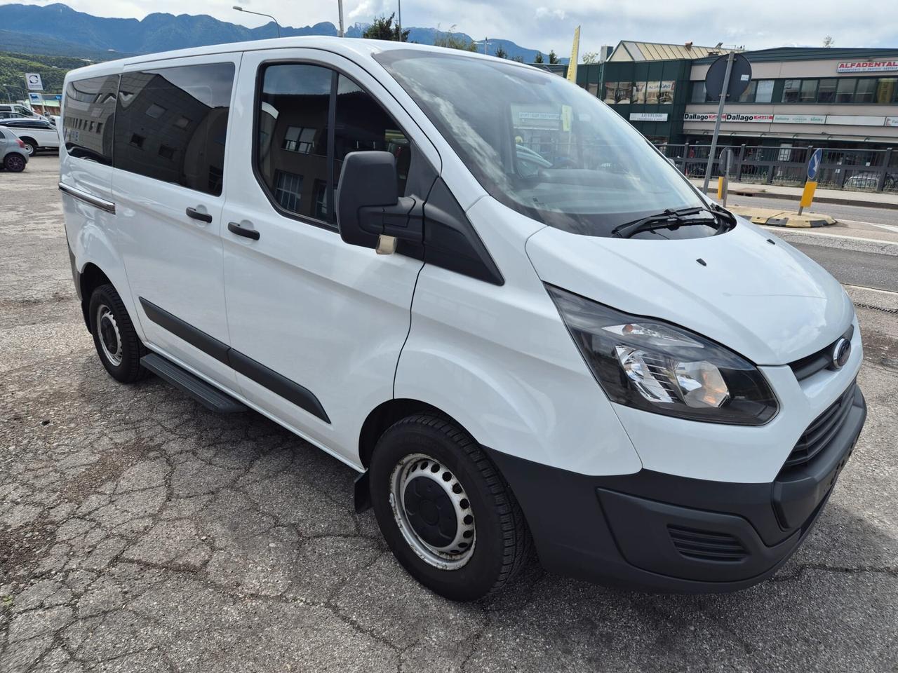 FORD TRANSIT 9 POSTI ''GANCIO TRAINO''