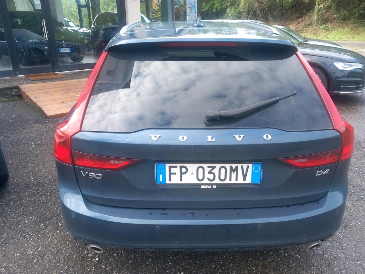 Volvo V90 D4 R-design