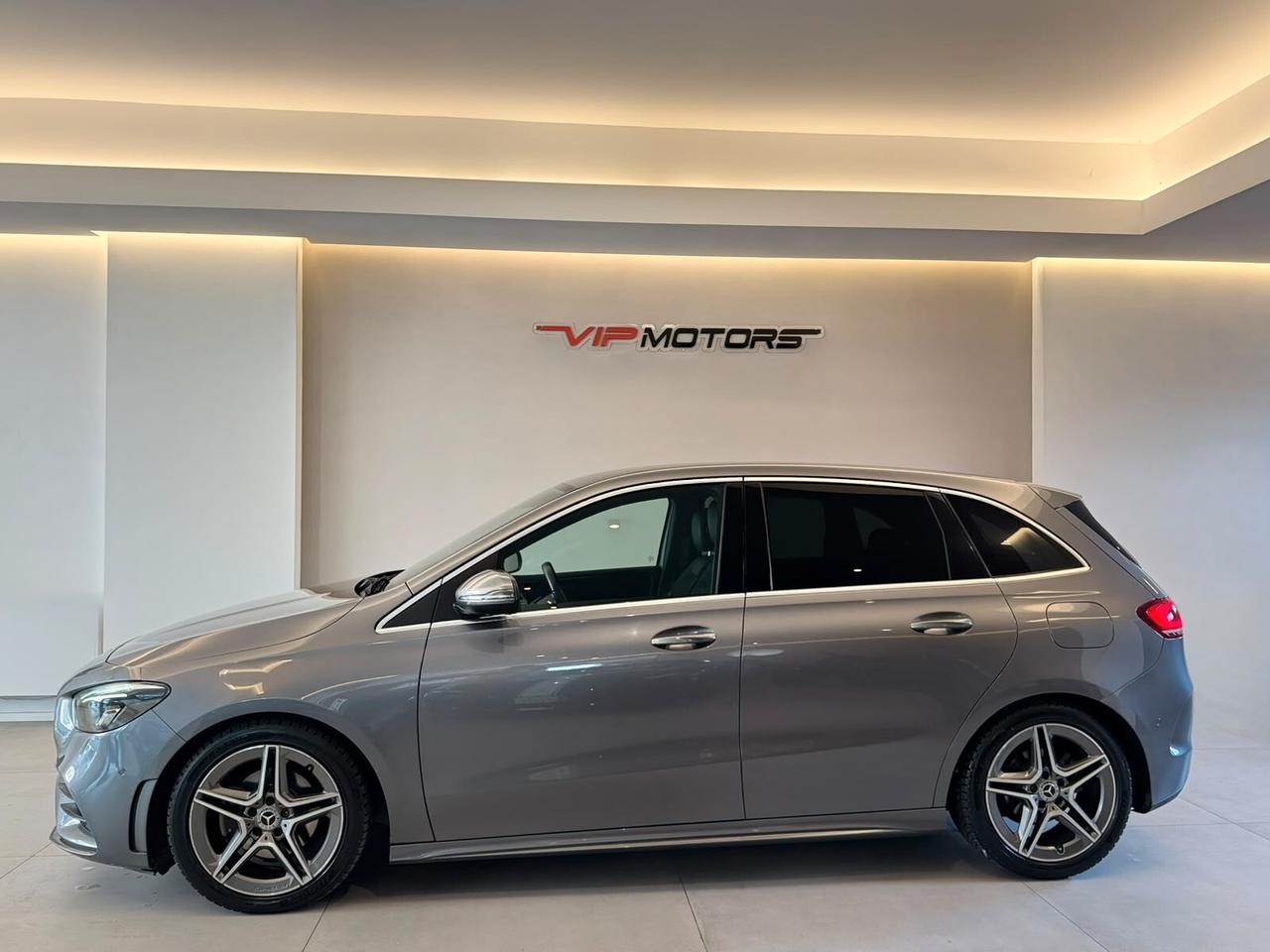MERCEDES-BENZ CLASSE B 180D PREMIUM AMG LINE AUTOMATICA FULL
