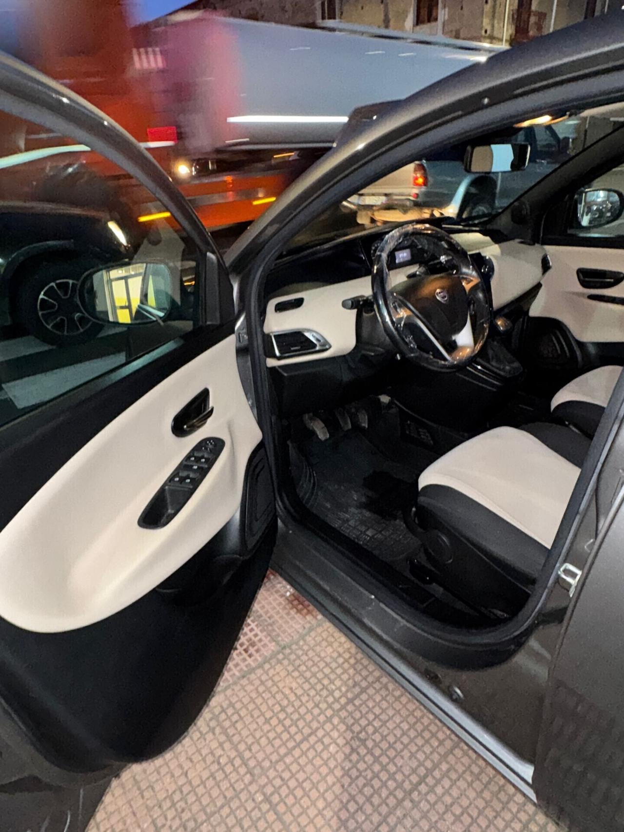 Lancia Ypsilon 1.3 MJT 16V 95 CV 5 porte S&S Platinum