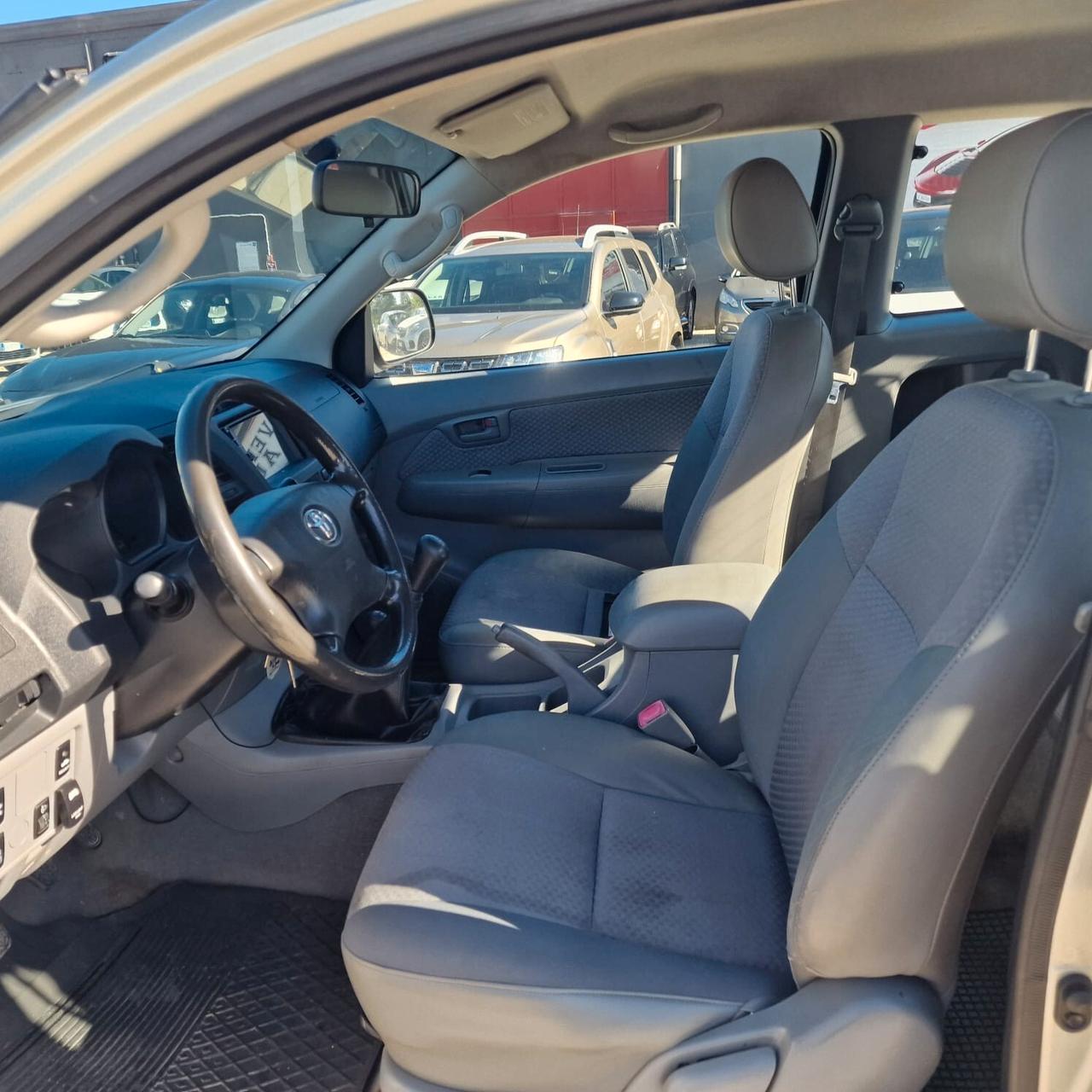 Toyota Hilux 2.5 D-4D 4WD 2p. Extra Cab SR GANCIO DI TRAINO