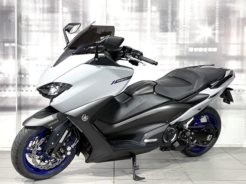Yamaha TMax 560