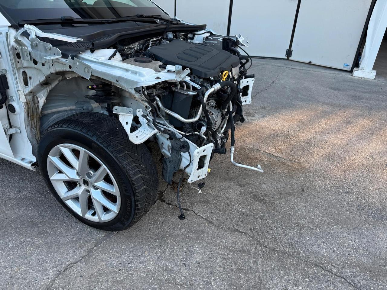 SEAT Leon Sportstourer 2.0 tdi 115cv INCIDENTATA