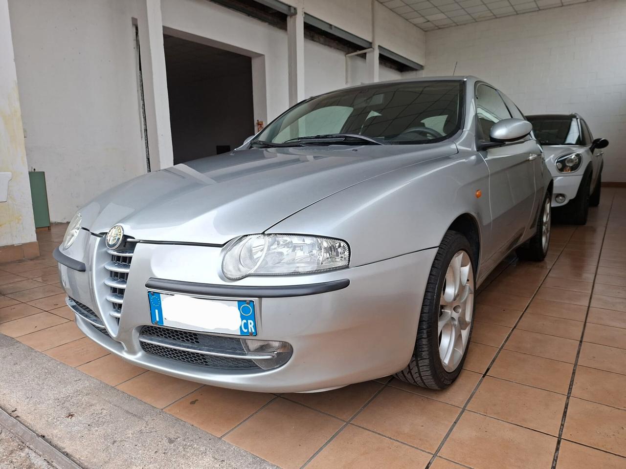 Alfa Romeo 147 1.6i 16V Twin Spark cat 3p. Distinctive