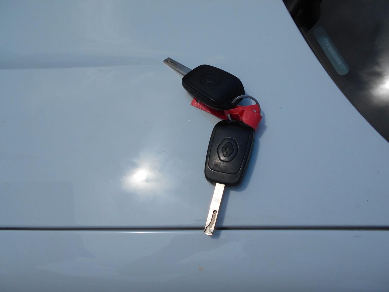 RENAULT TWINGO 1.0 SCE