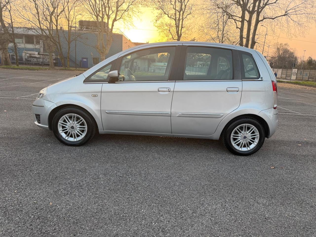 Lancia MUSA 1.4 16V Poltrona Frau