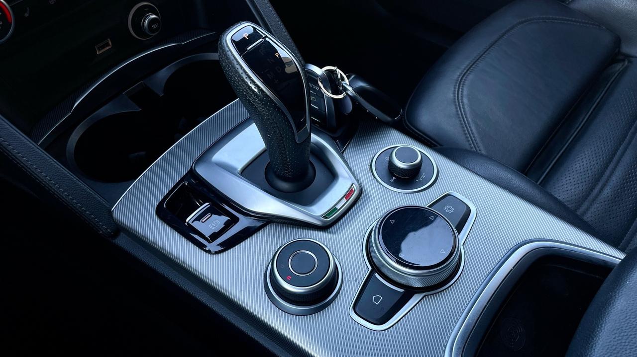 ALFA ROMEO STELVIO 2.2 Q4 TURBODIESEL VELOCE 210CV - SEDILI ELETTRICI RISCALDABILI CON MEMORIA, VOLANTE RISCALDABILE, FULL LED