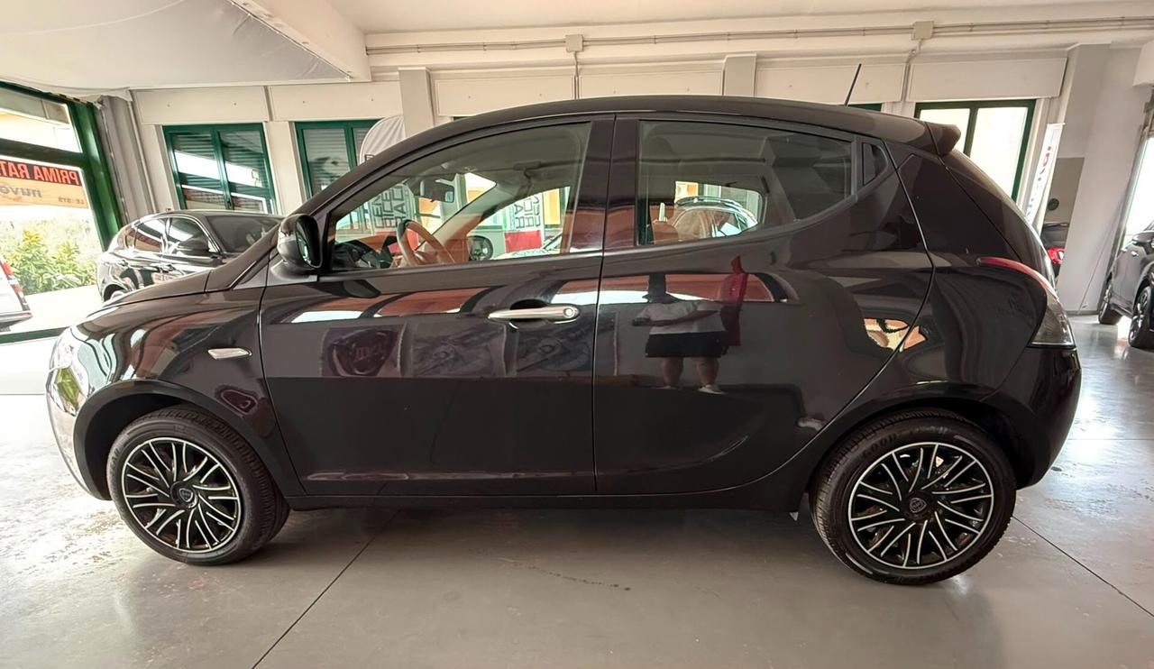 Lancia Ypsilon 1.0 FireFly 5 porte S&S Hybrid Gold