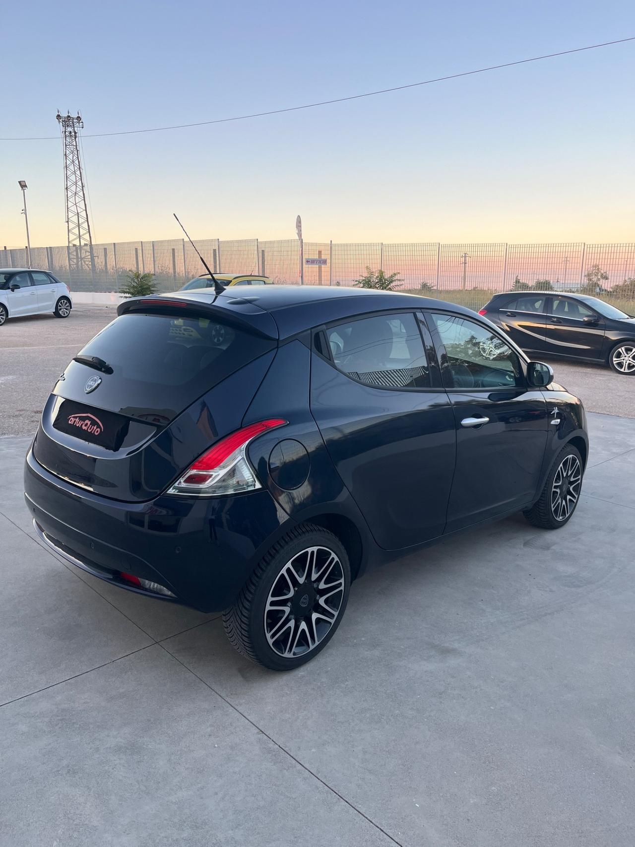 Lancia Ypsilon 1.2 69 CV 5 porte Mya