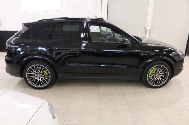 PORSCHE Cayenne 3.0 V6 E-Hybrid Platinum Edition