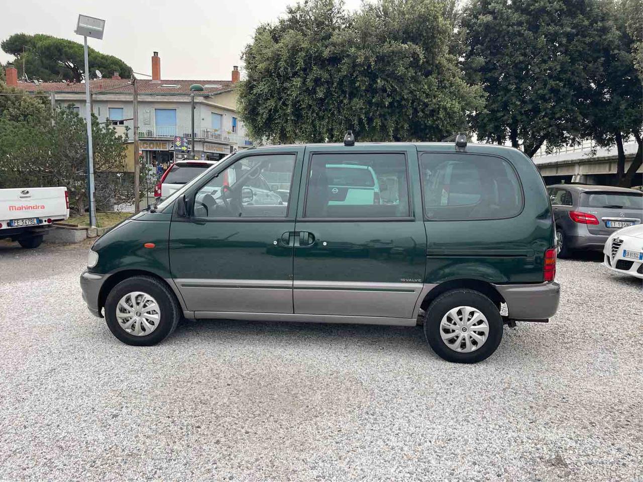 NISSAN SERENA - 8 POSTI