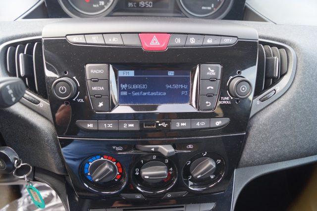 LANCIA Ypsilon 1.0 FireFly 5 porte S&S Hybrid Ecochic Silver