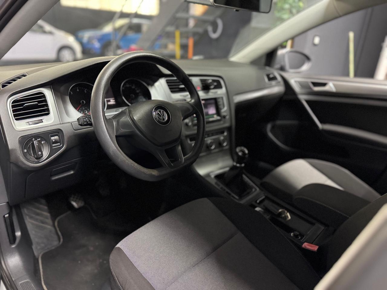 Vendesi Volkswagen Golf 1.2 TSI 85 CV – 2015