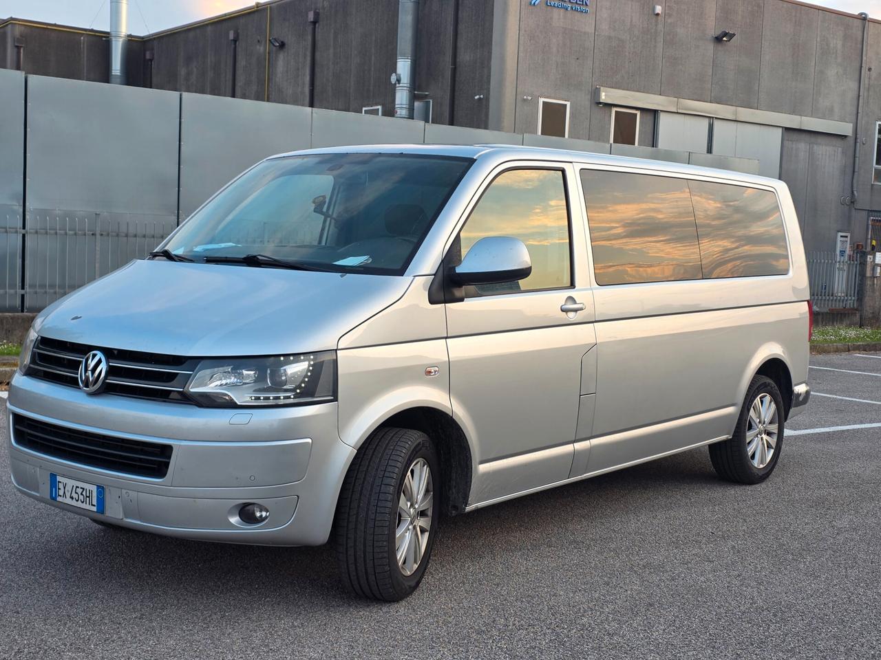 Volkswagen Caravelle 2.0 BiTDI 180CV DSG Highline