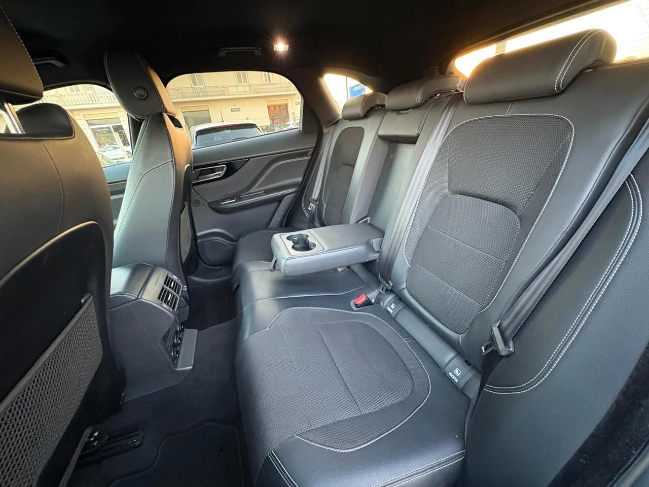 Jaguar F-Pace 2.0 D 180 CV aut. R-Sport