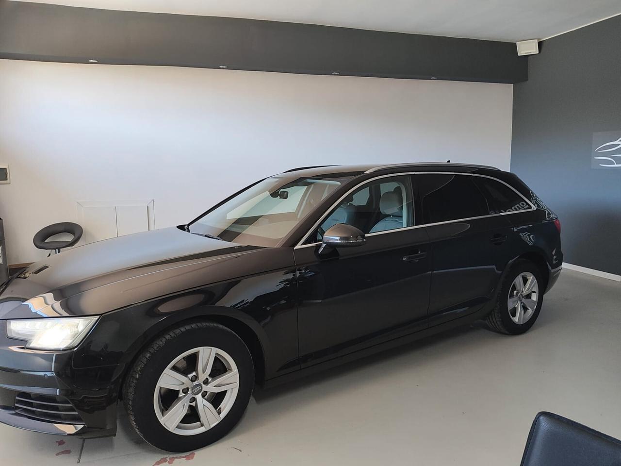 Audi A4 Avant 2.0 TDI 122 CV Sport automatica