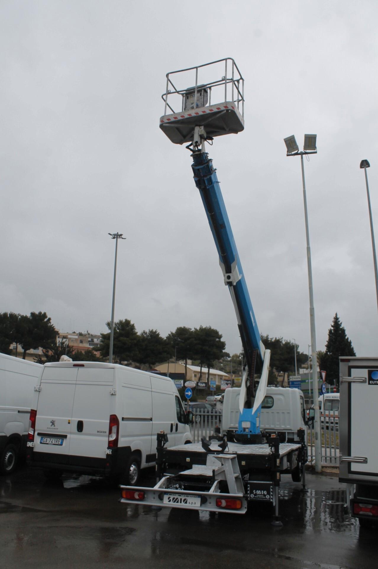 Nissan cabstar piattaforma aerea Isoli 24 metri