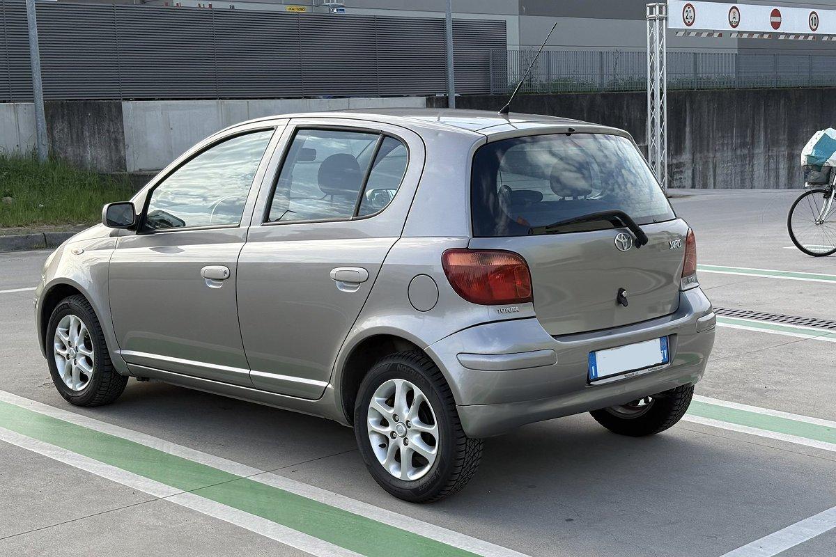 TOYOTA Yaris 1.0i 16V cat 5 porte Sol