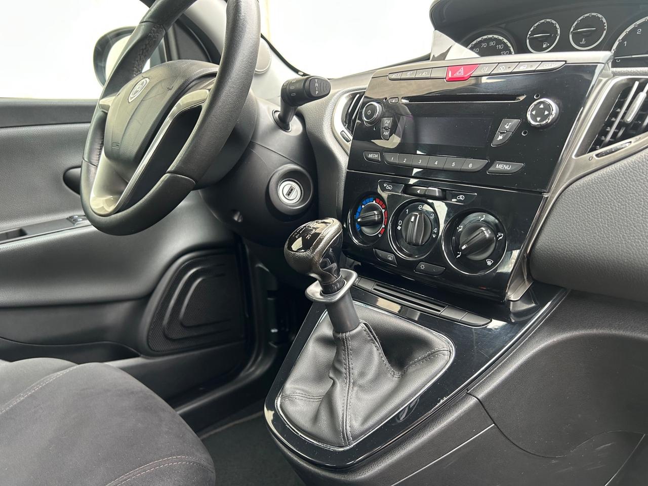 Lancia Ypsilon 1.2 69 CV 5 porte S&S Silver