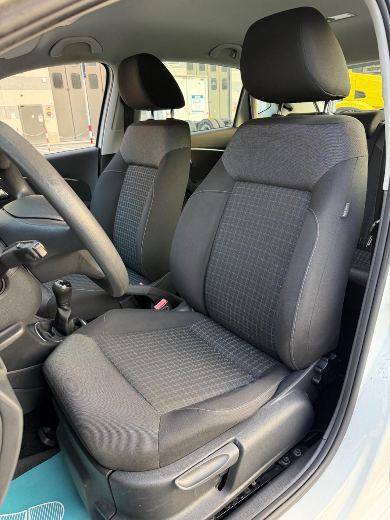 Volkswagen Polo 1.4 TDI 75cv - NEOPATENTATI E6