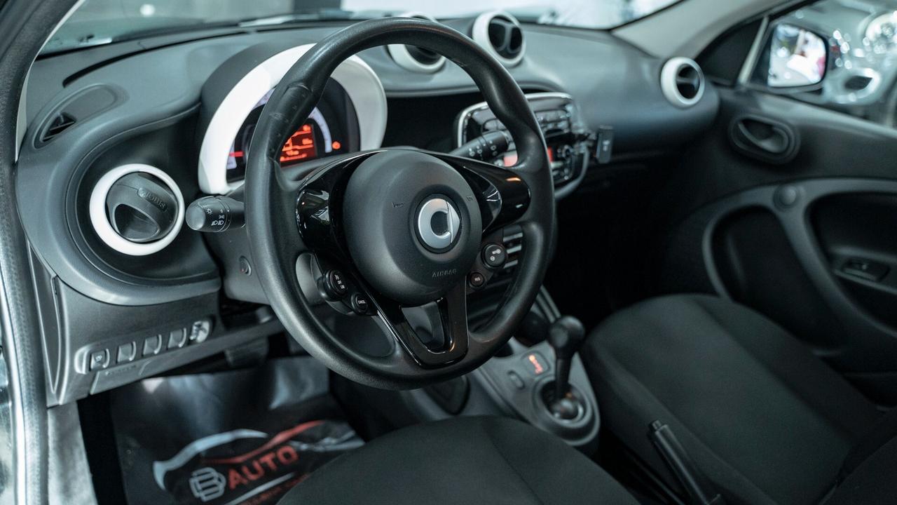 Smart ForFour 1.0 YOUNGSTER 71 CV TWINAMIC AUTO FULL OPTIONAL