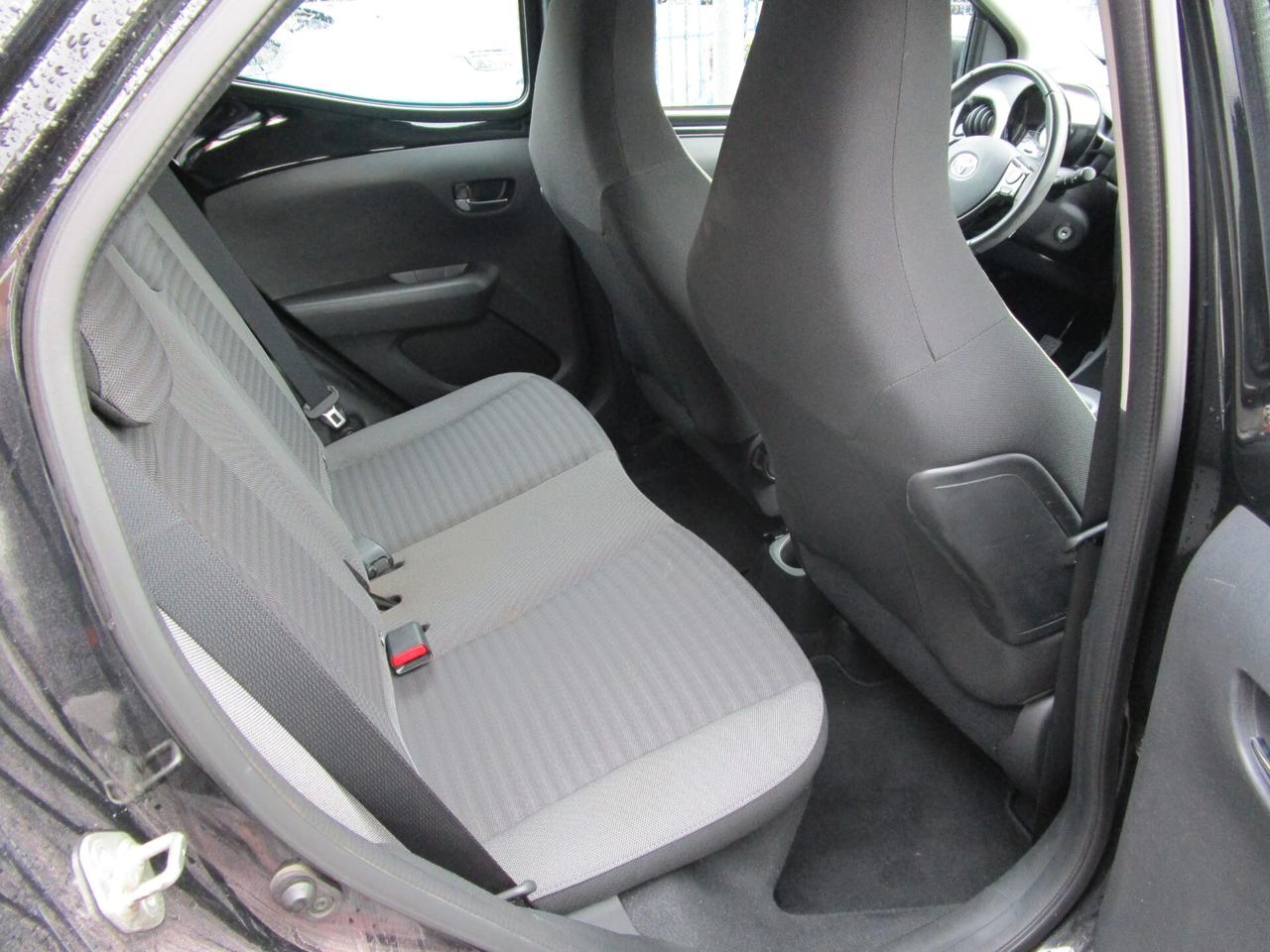 Toyota Aygo Connect 1.0 VVT-i 72 CV 5 porte x-play MMT