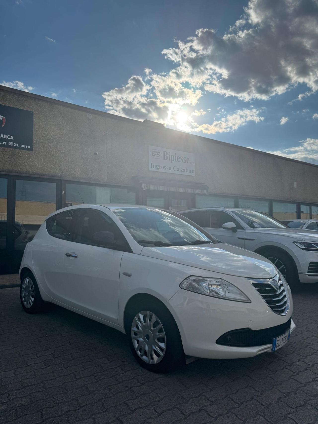 Lancia Ypsilon 1.2 69 CV 5 porte S&S Platinum