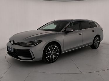 Volkswagen Passat 2.0 tdi scr r-line plus 150cv dsg