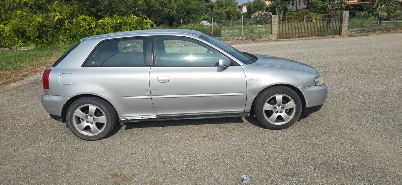Audi A3 1.6 cat 3p. Attraction