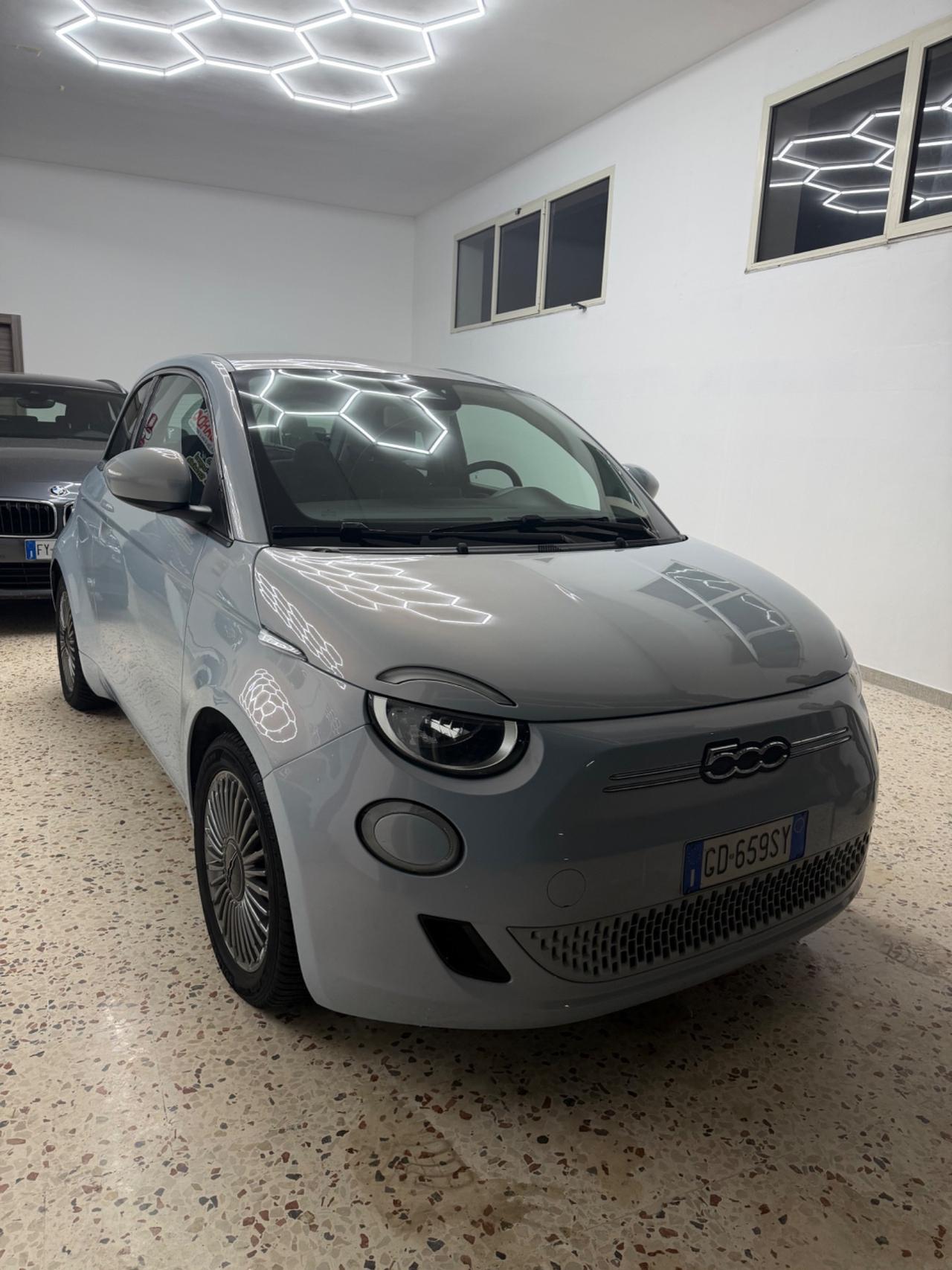 Fiat 500 500e Berlina 42 kWh La Prima
