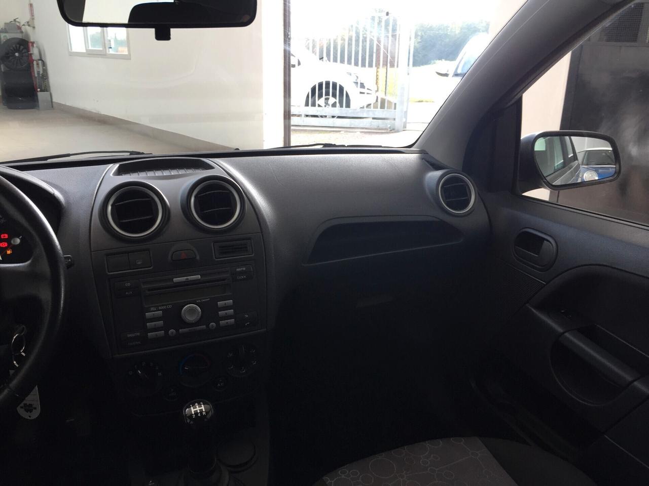 Ford Fiesta 1.2 16V 5p. Titanium