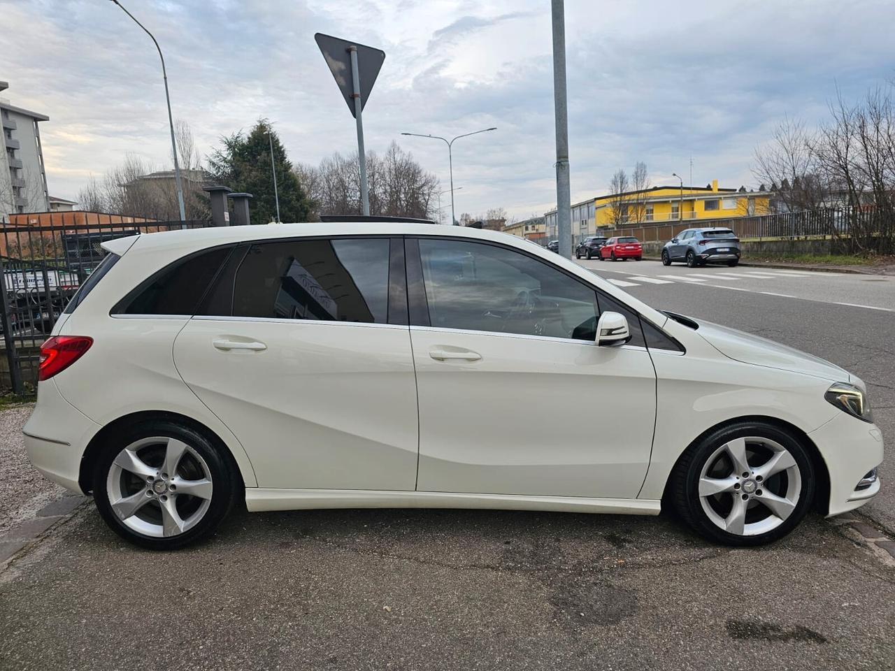 Mercedes-benz B 200 CDI 136cv Premium*Pelle*Navi*Tetto*Pdc*17