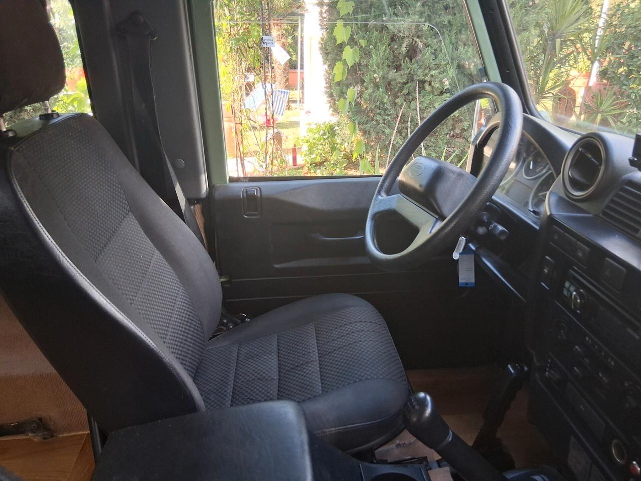 Land Rover Defender 90 2.2 TD4 Station Wagon E N1