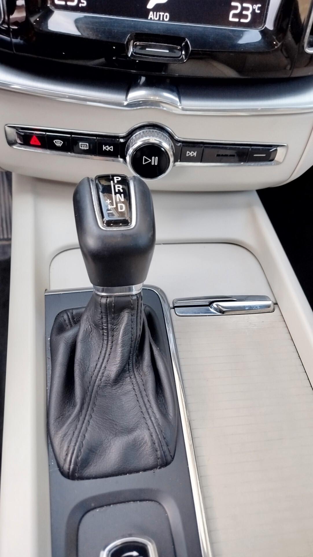 Volvo XC 60 XC60 D4 AWD Momentum Geartronic