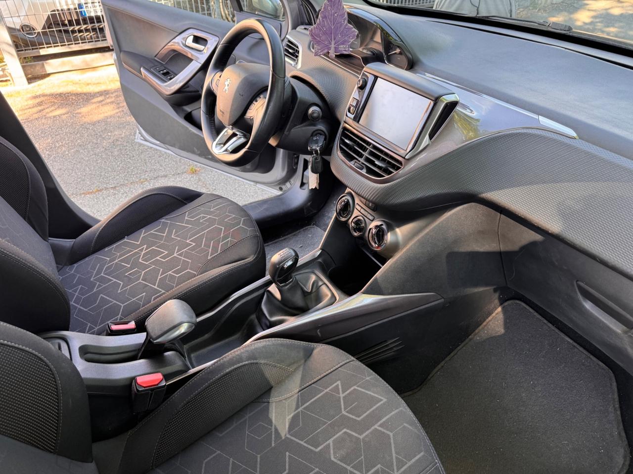 Peugeot 2008 1.2 82CV neopaten garanzia 12 mesi