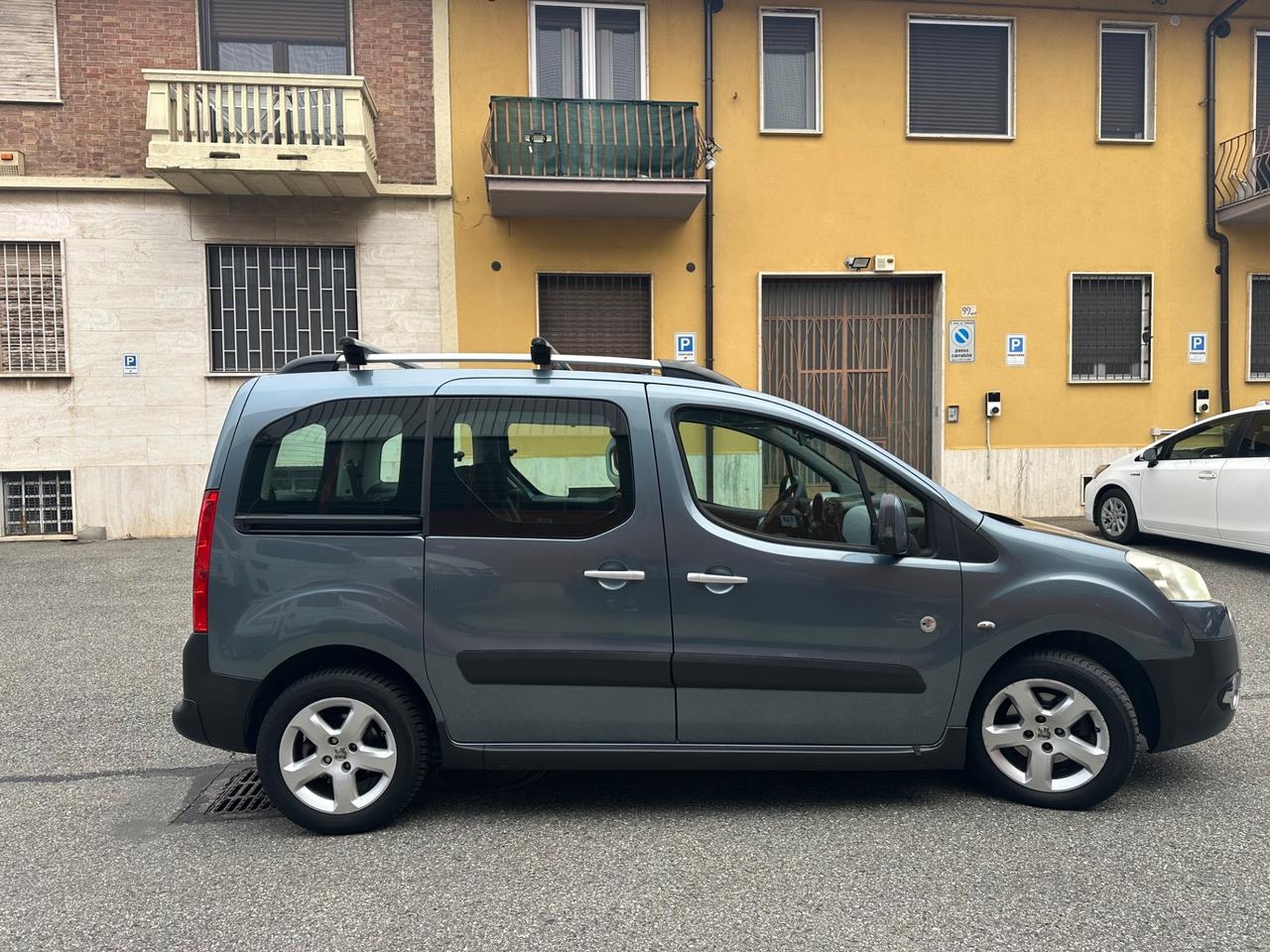 Peugeot Partner 7 posti 1.6 gpl della casa euro 5