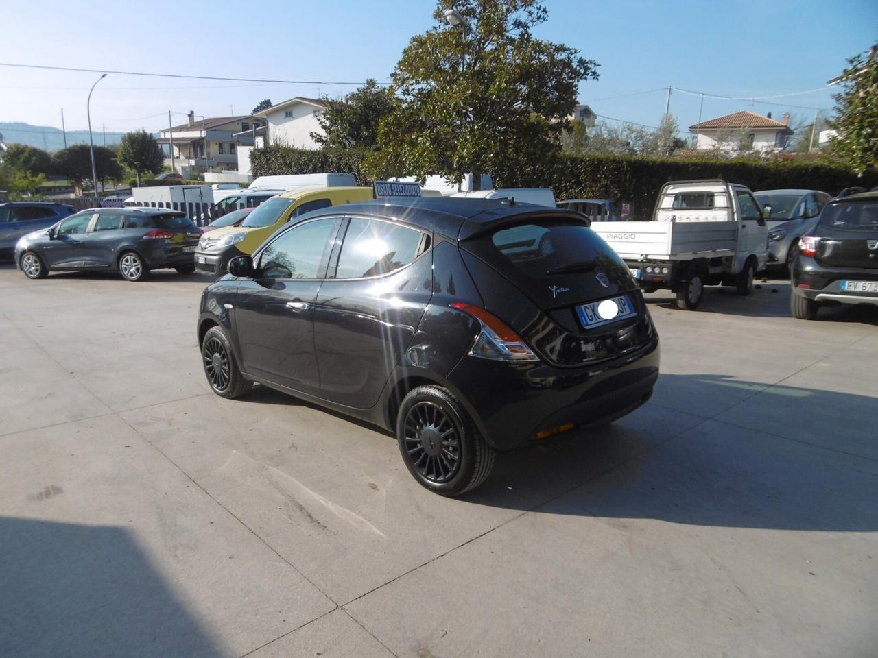 Lancia Ypsilon 1.0 FireFly 5 porte S&S Hybrid Silver