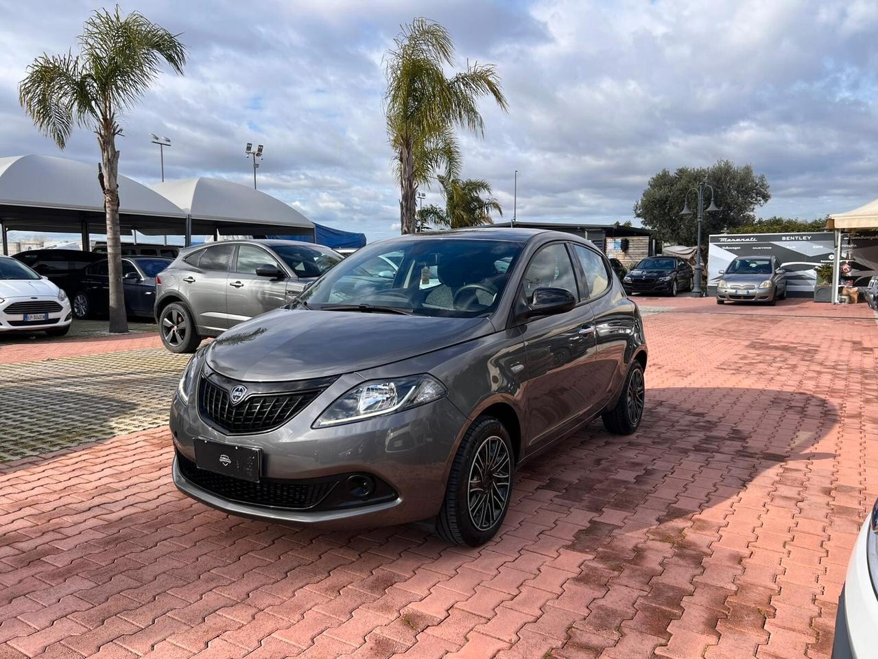 Lancia Ypsilon 1.0 FireFly 5 porte S&S Hybrid Alberta Ferretti