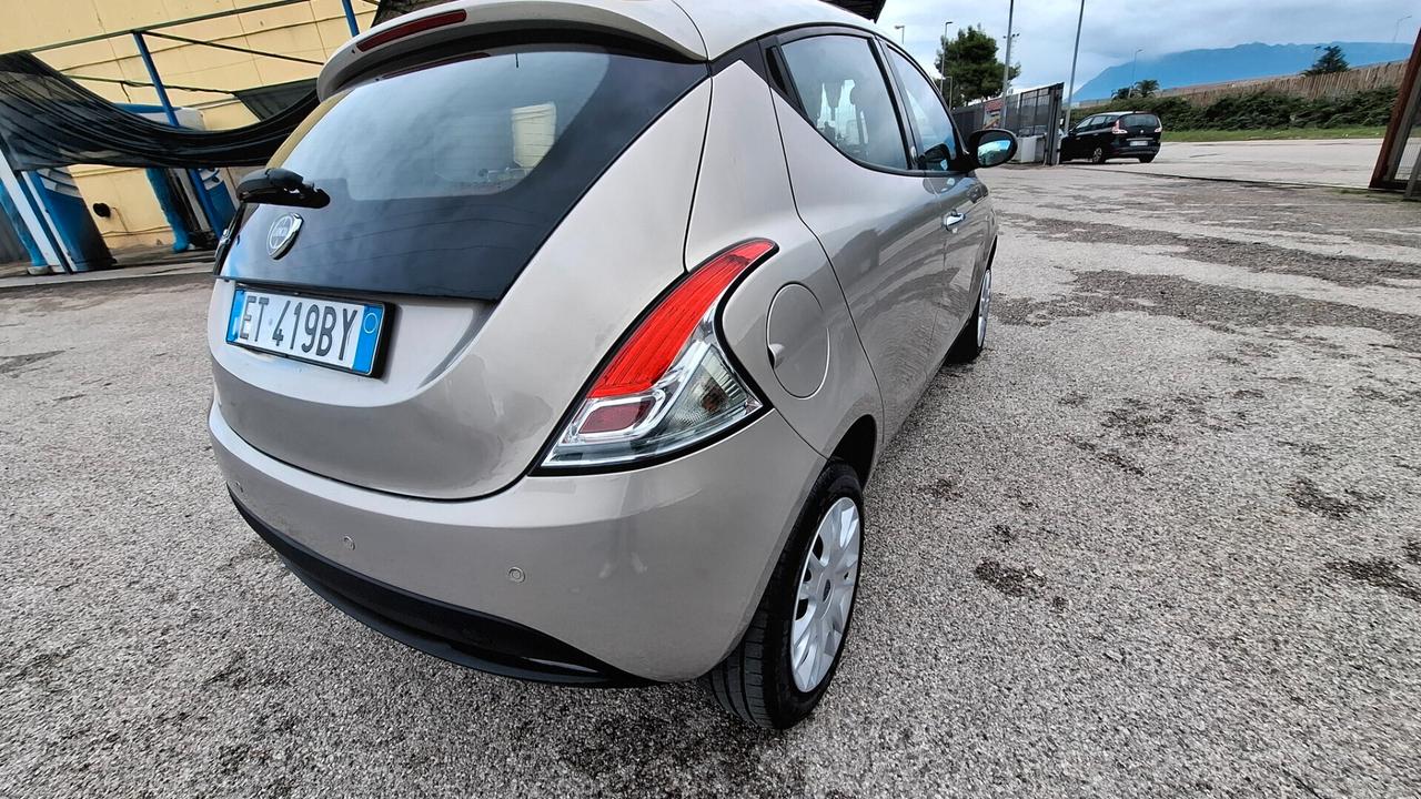Lancia Ypsilon 0.9 TwinAir 85 CV 5 porte Metano Ecochic Gold