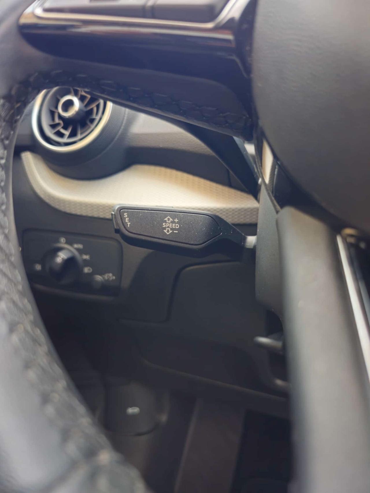 Audi Q2 30 TDI S tronic Business Advanced