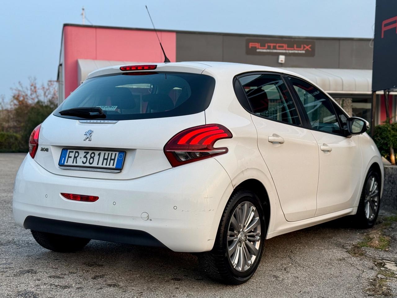 Peugeot 208 1.2i Benzina 82CV 5PT NEOPATENTATI 117.000KM