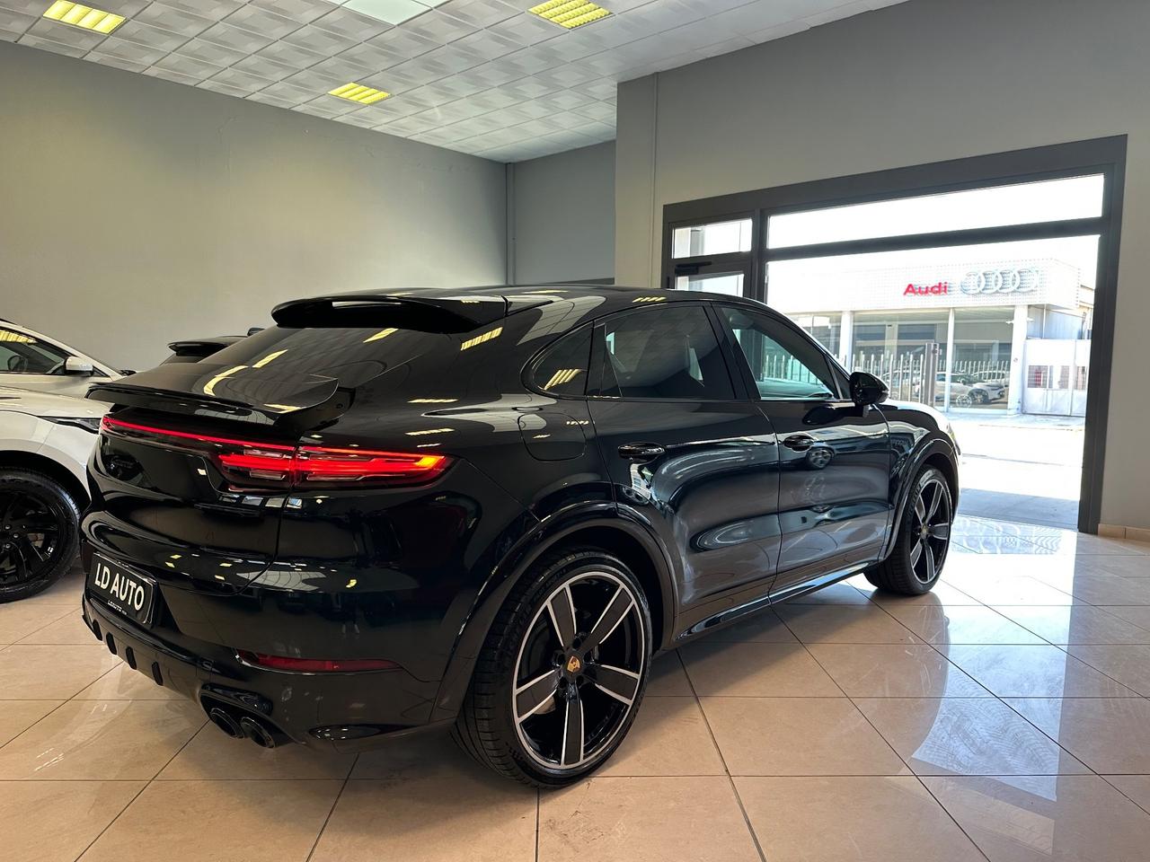 Porsche Cayenne Coupé 3.0 V6 E-Hybrid 462cv