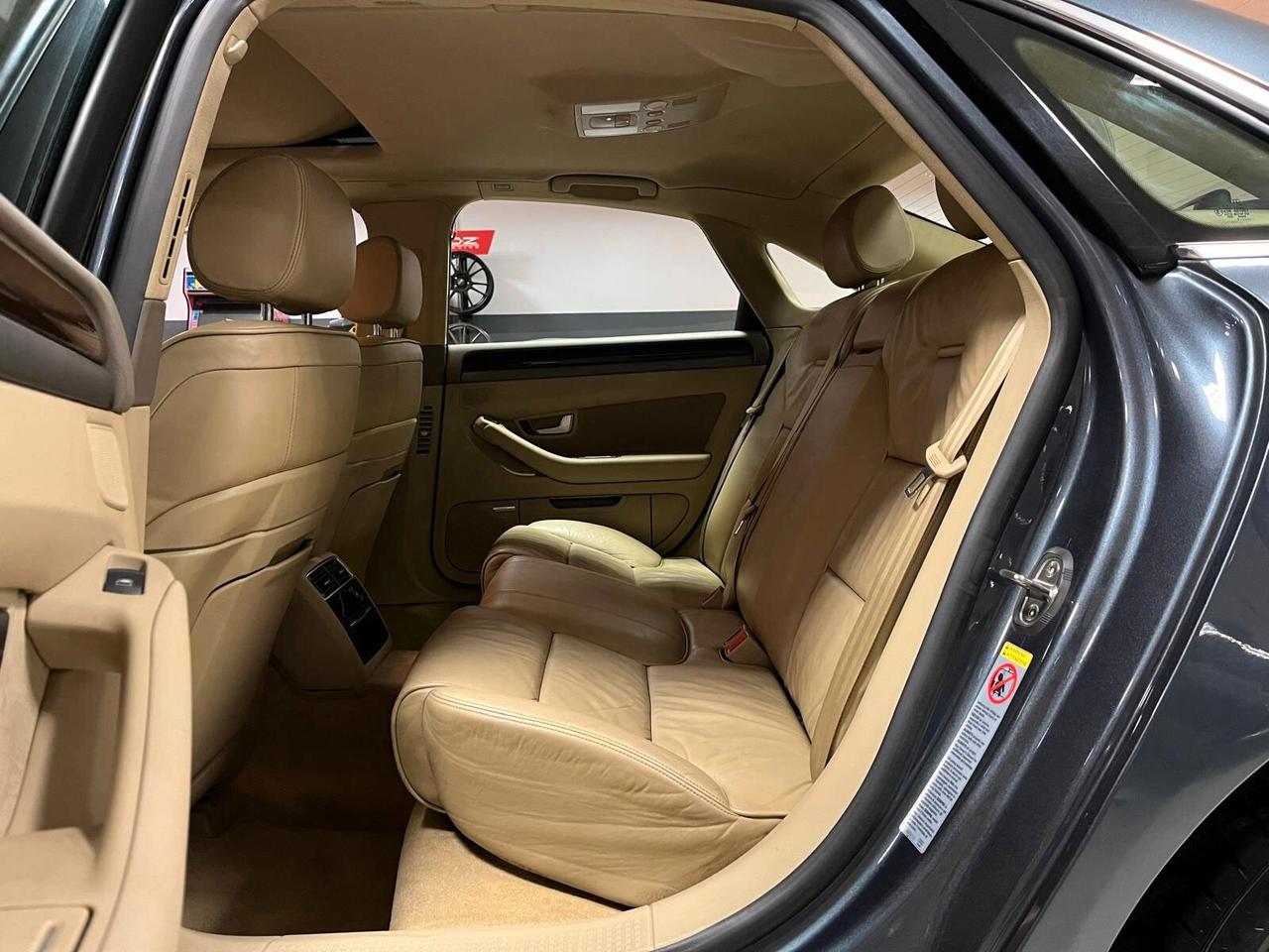 Audi A8 L 4.2 V8 FSI quattro tiptronic