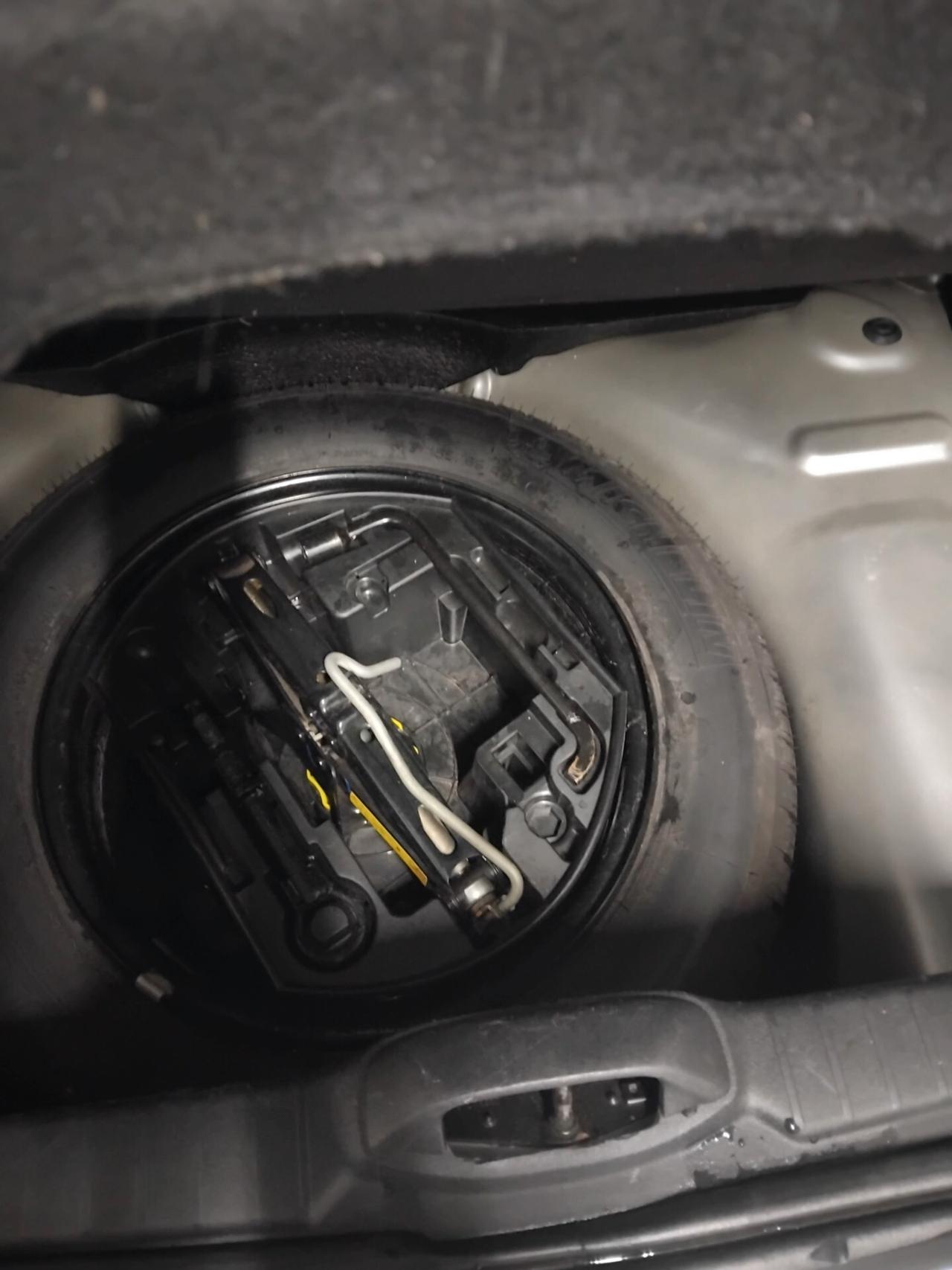 Peugeot 208 1.4 HDi 68 CV 5 porte Allure