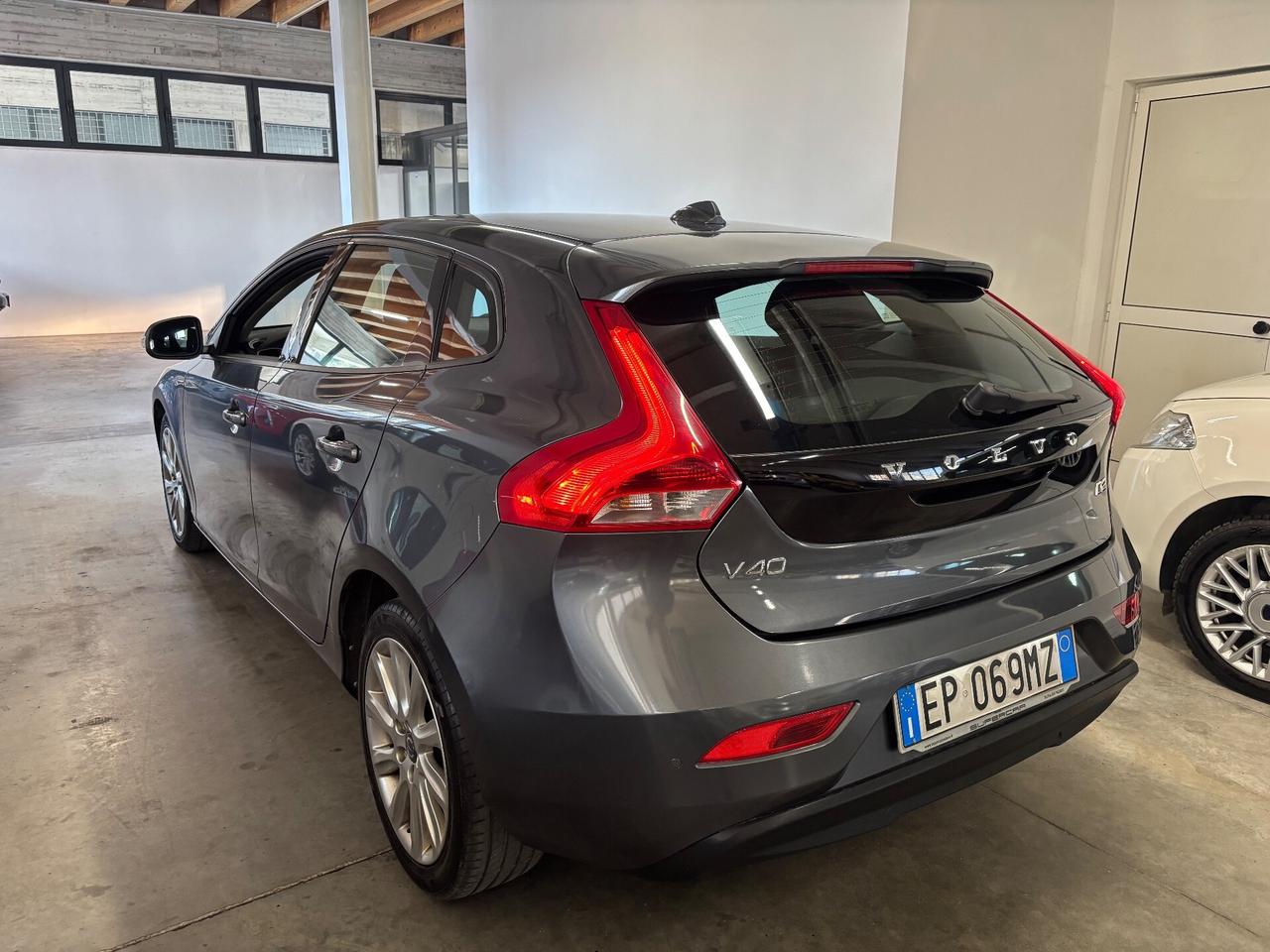 Volvo V40 D2 1.6 Summum | OK NEOPATENTATI |