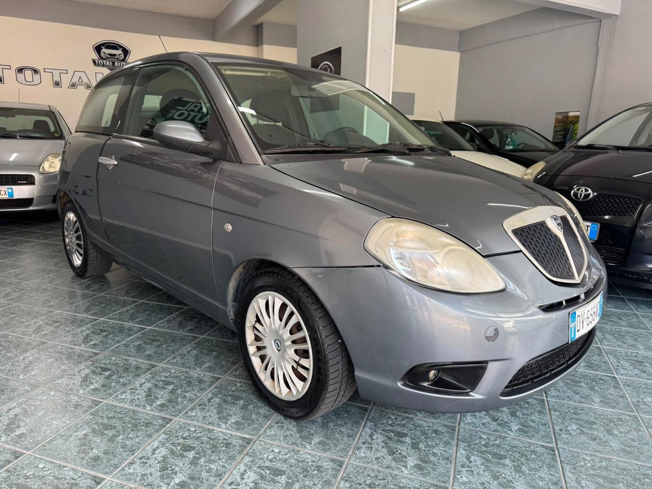 Lancia Ypsilon 1.3 MJT 75 CV Argento