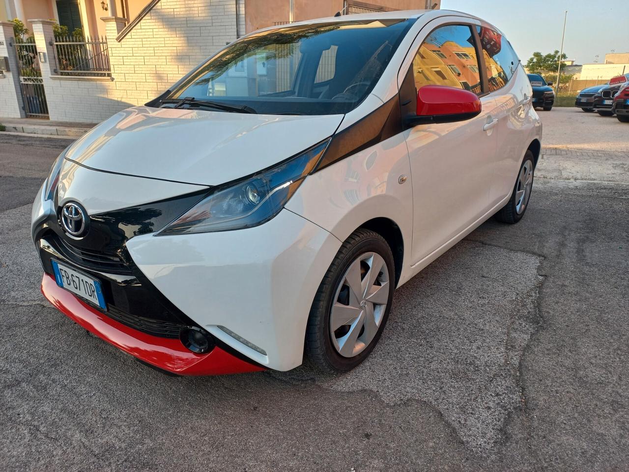 Toyota Aygo 1.0 VVT-i 69 CV 5 porte x-play km 44000